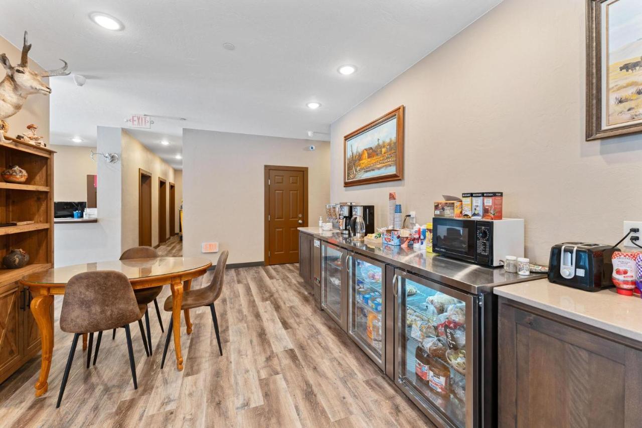 Wagon Wheel Hotel เวสต์เยลโลว์สโตน ภายนอก รูปภาพ